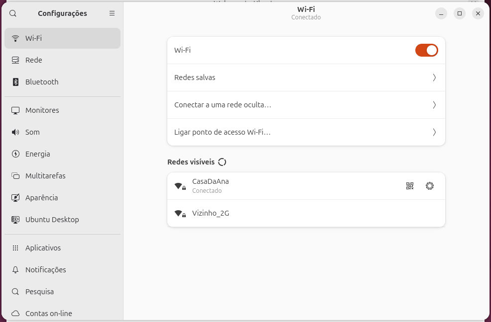 Configurações, painel Wi-Fi: chave Wi-Fi ligada, Redes salvas, Conectar a uma rede oculta, Ligar ponto de acesso Wi-Fi, e a lista Redes visíveis com CasaDaAna conectado e Vizinho_2G